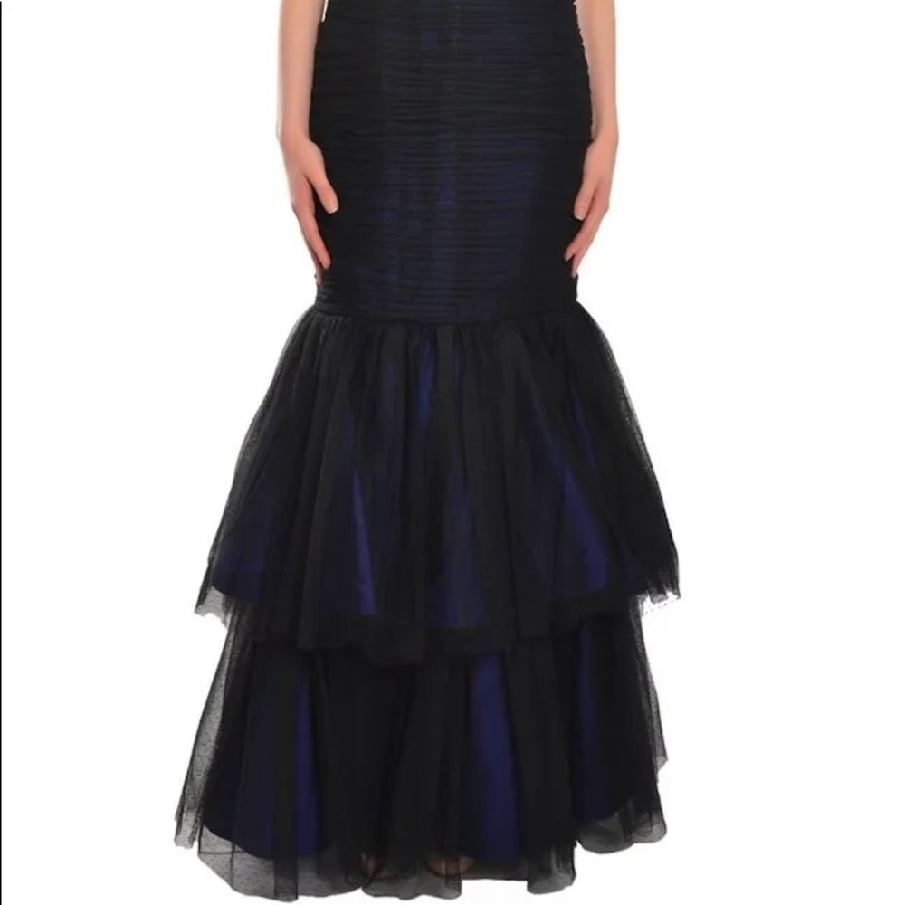 Monique Lhuillier V-Neckline Tiered Trumpet Gown - Picture 5 of 12